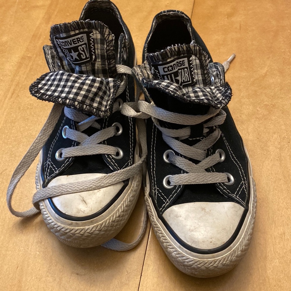 Black Converse sneakers with double tongue